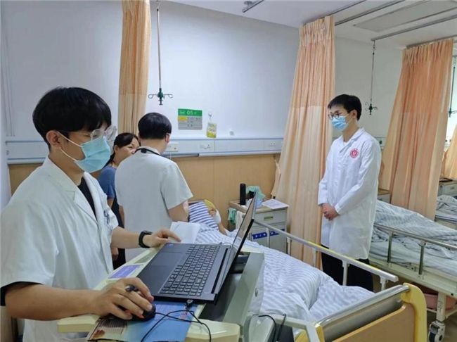 从“医员工”到“医生”—— K1体育“全科心·海岛情”暑期实践队开展沉浸式职业医生体验