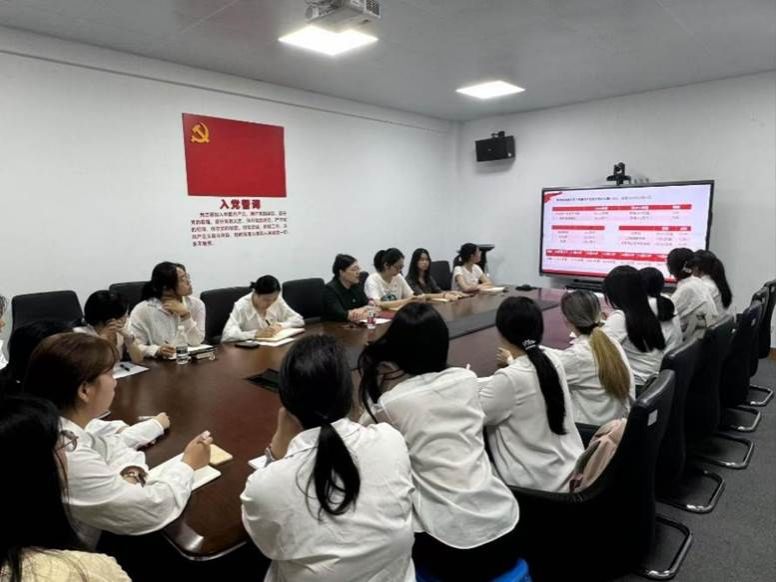 会议室里的人们 AI 生成的内容可能不正确。